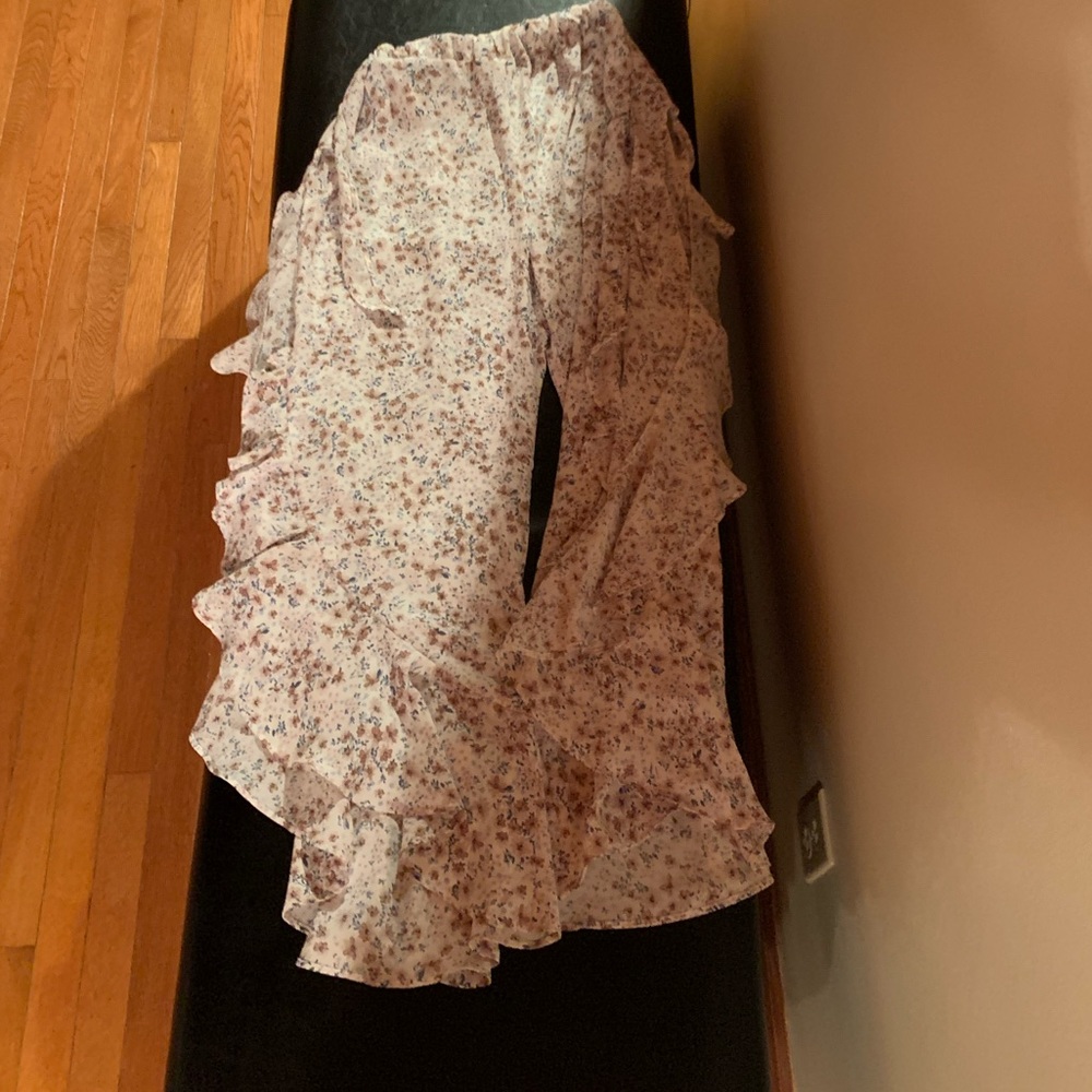 White Floral Gianni Bini Pants that front wrap tie. Like new condition